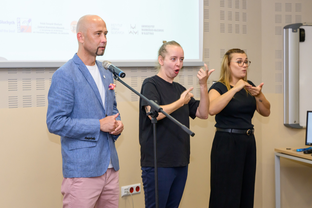 Prorektor Sławomir Przybyliński Konferencja naukowa "3rd Deaf STEM European Conference". Organizatorzy: Biuro ds. Osób z Niepełnosprawnościami przy Uniwersyteckim Centrum Wsparcia Uniwersytetu Warmińsko - Mazurskiego w Olsztynie 