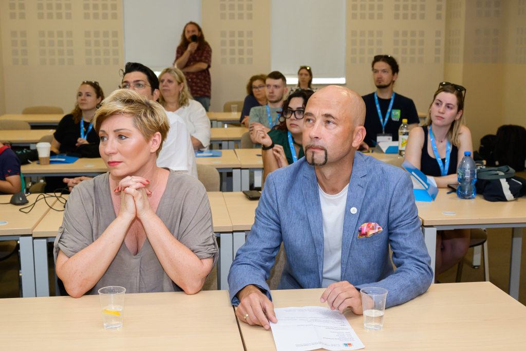 Kierownik UCW UWM Marzena Radzka-Wiśniewska oraz Prorektor UWM Sławomir Przybyliński Konferencja naukowa "3rd Deaf STEM European Conference". Organizatorzy: Biuro ds. Osób z Niepełnosprawnościami przy Uniwersyteckim Centrum Wsparcia Uniwersytetu Warmińsko - Mazurskiego w Olsztynie 